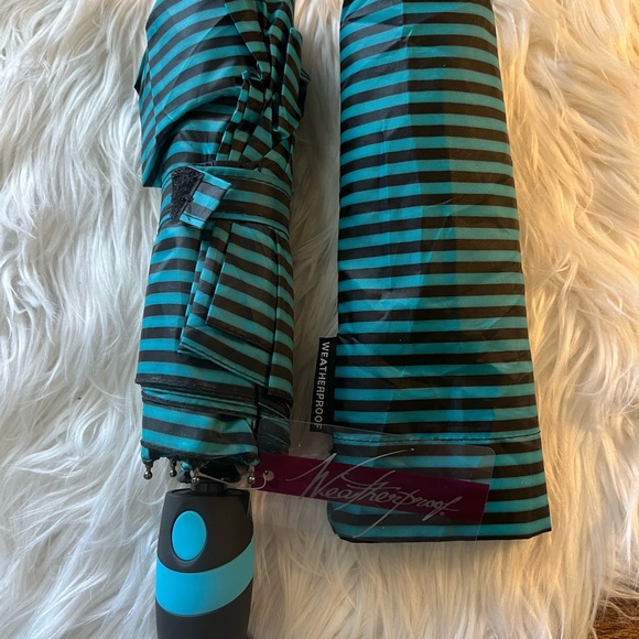 NWT’s Weatherproof striped umbrella - Picture 2 of 4